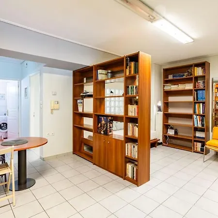 Inviting Flat Near Acropolis Apartment *